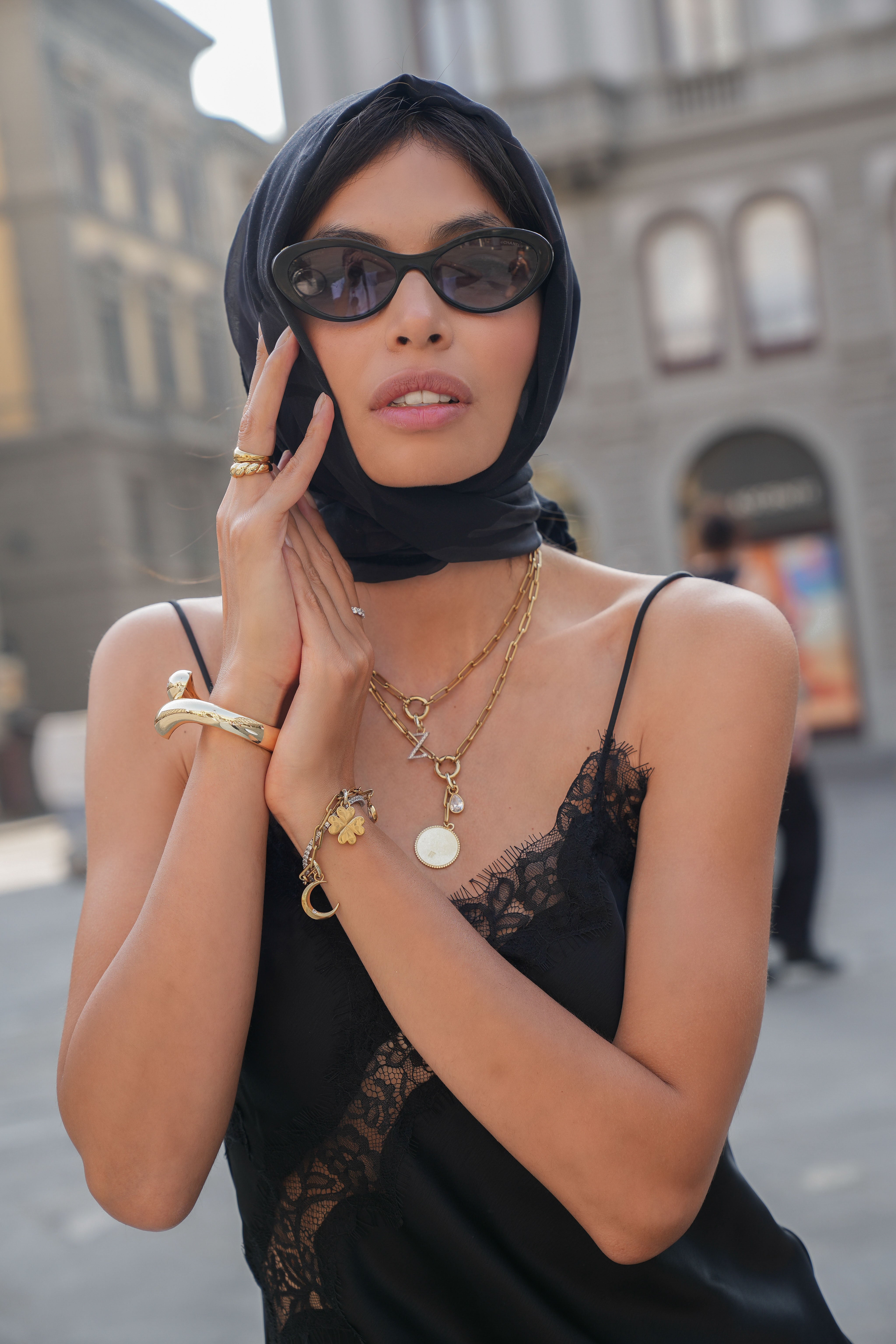 The IT Chapter ketting en armband - Drop diamond bedel, klaver bedel, maan bedel, goud