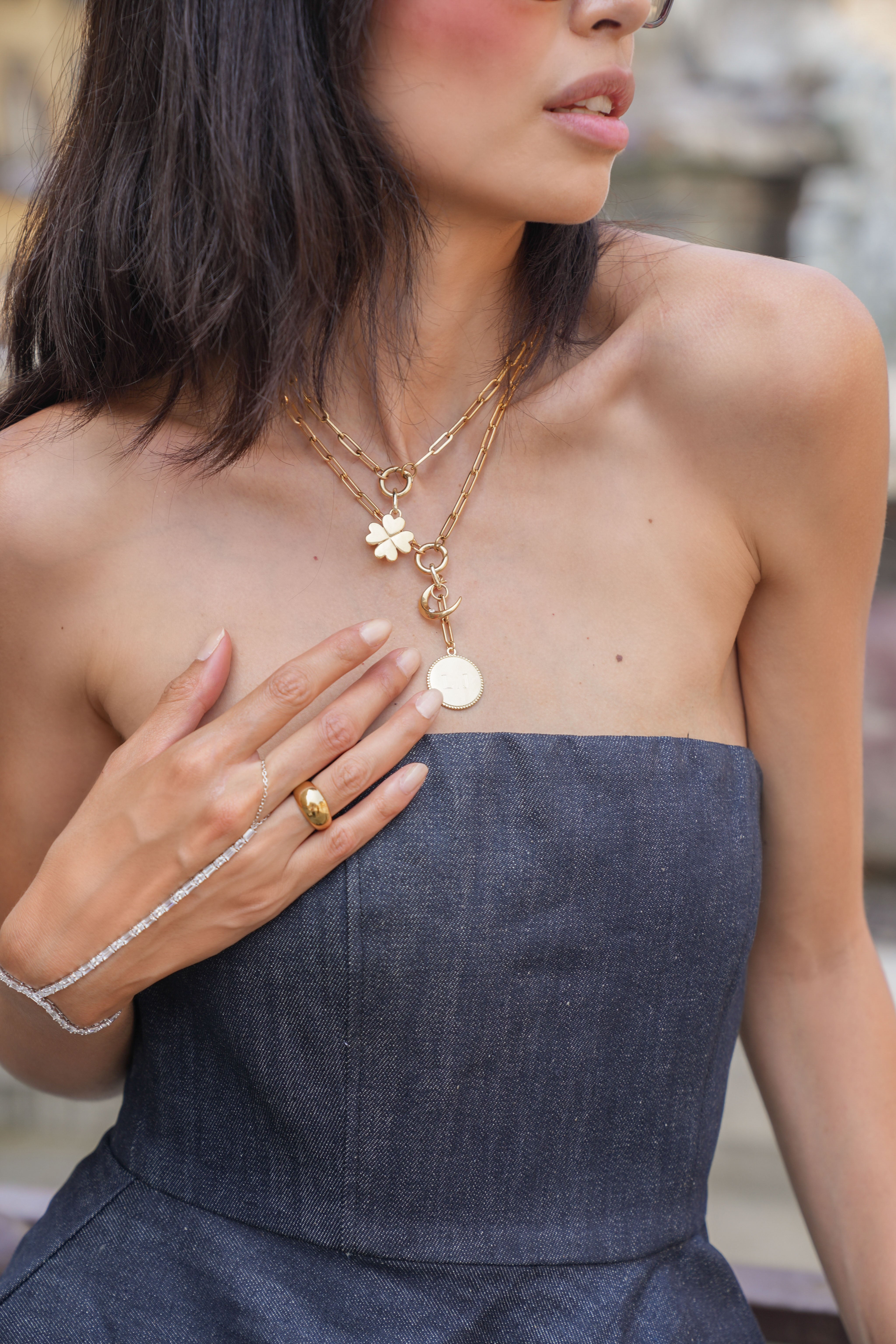 The IT Chapter schakelketting goud en klaver en maan bedel