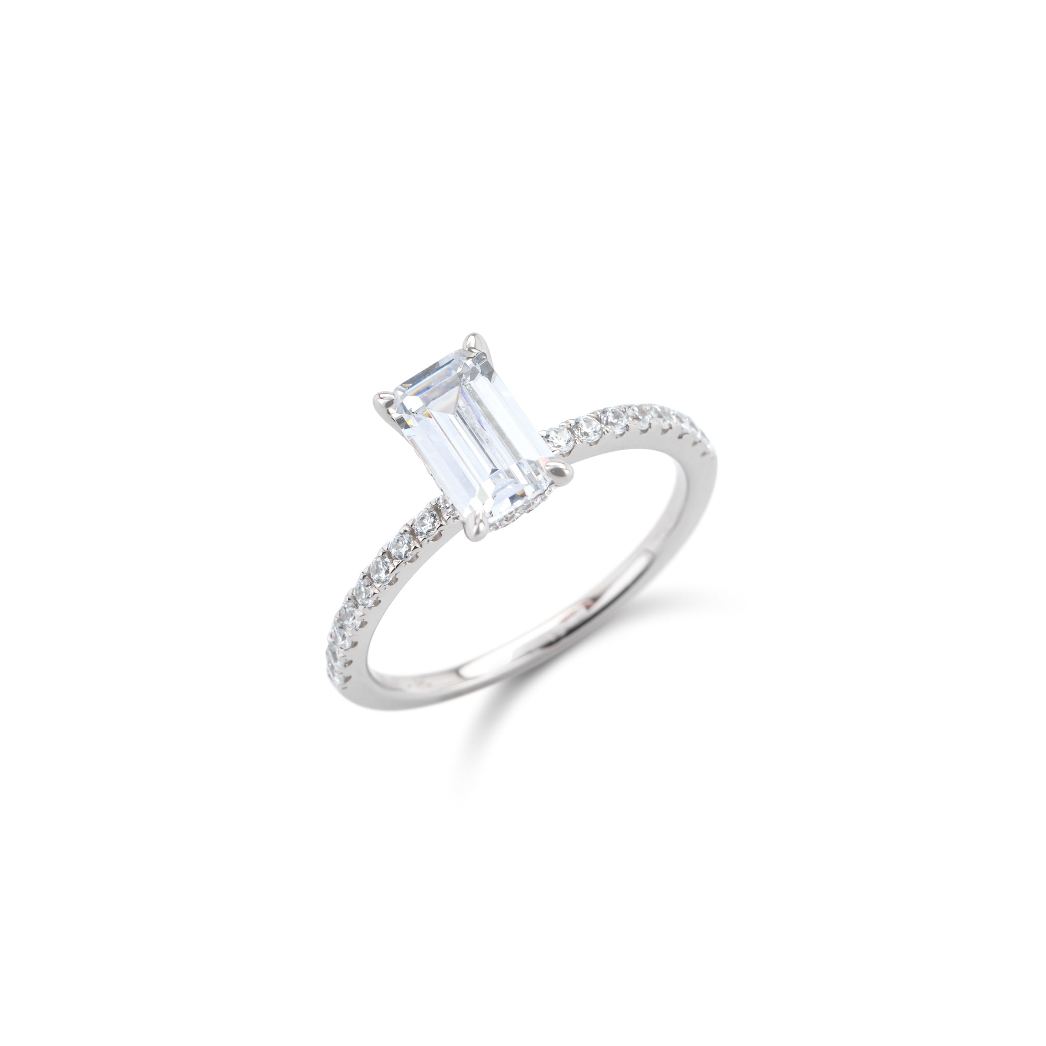 zilveren ring met grote emerald steen, the it list - verlovingsring
