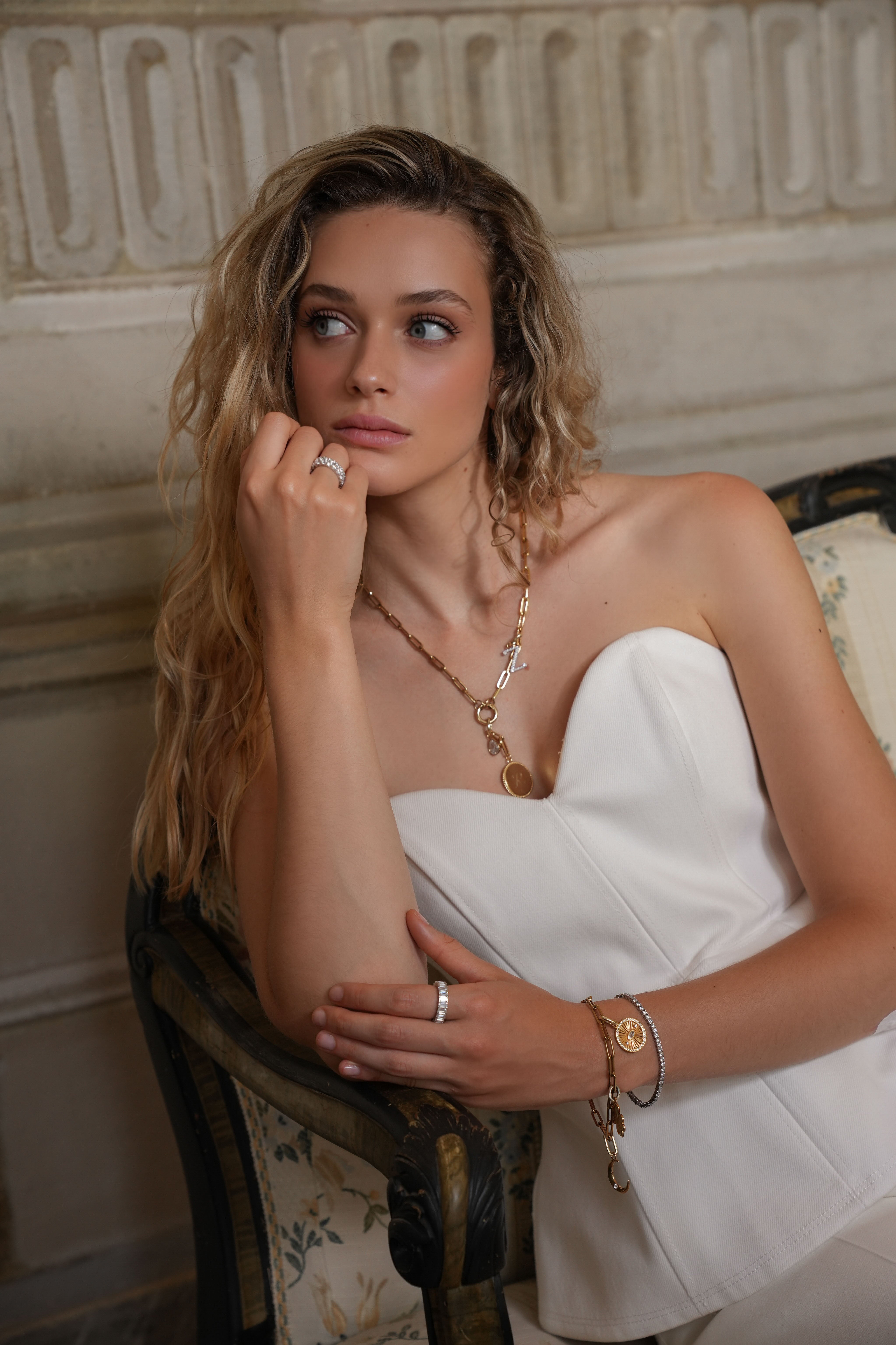 The IT LIST - The IT Chapter schakelketting en armband in het goud en sterling zilver met klaver, maan, luna bedel en pendant